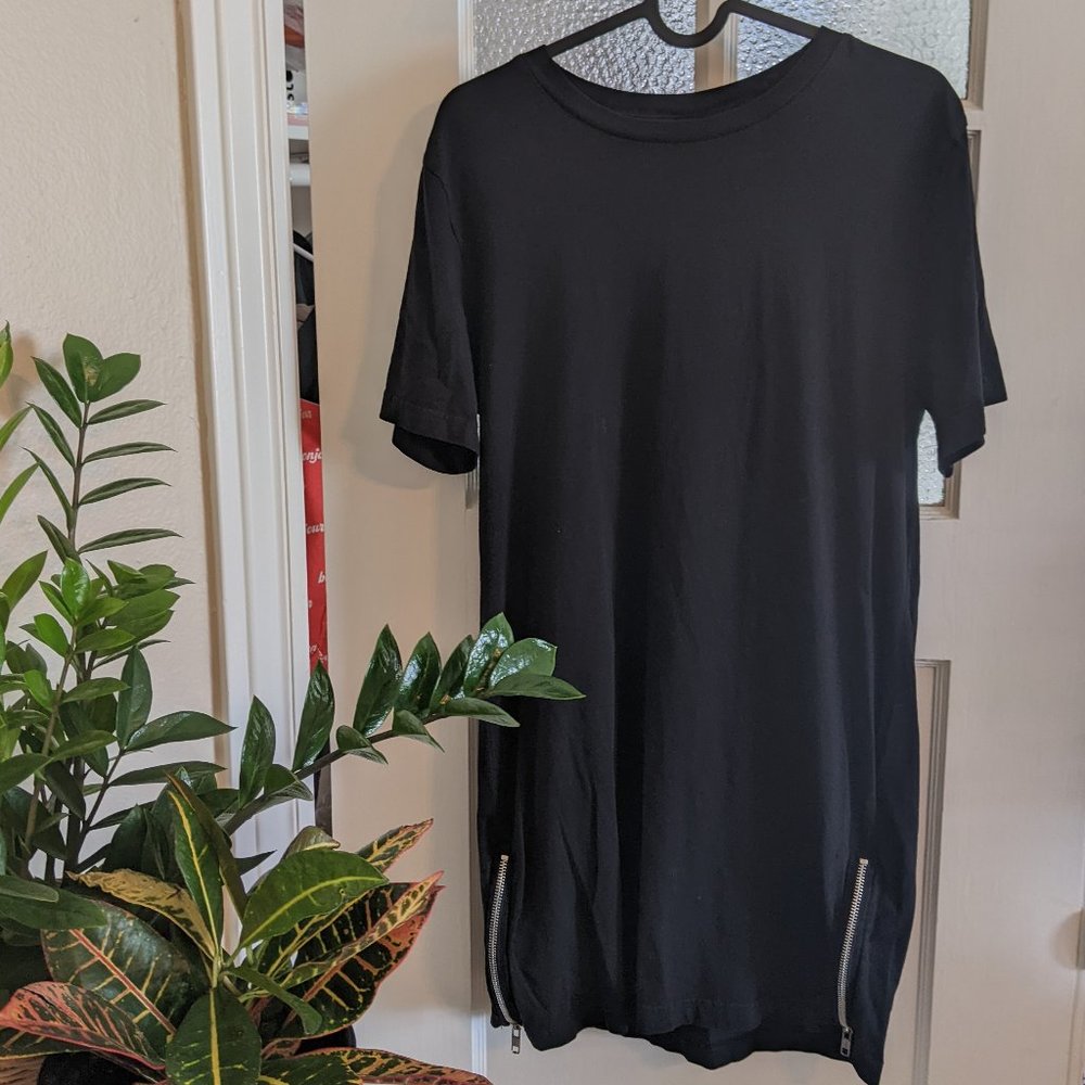 Divided H&M Long Black T-Shirt in size Small
